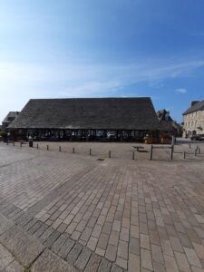 Historische Markthalle in Plouescat
