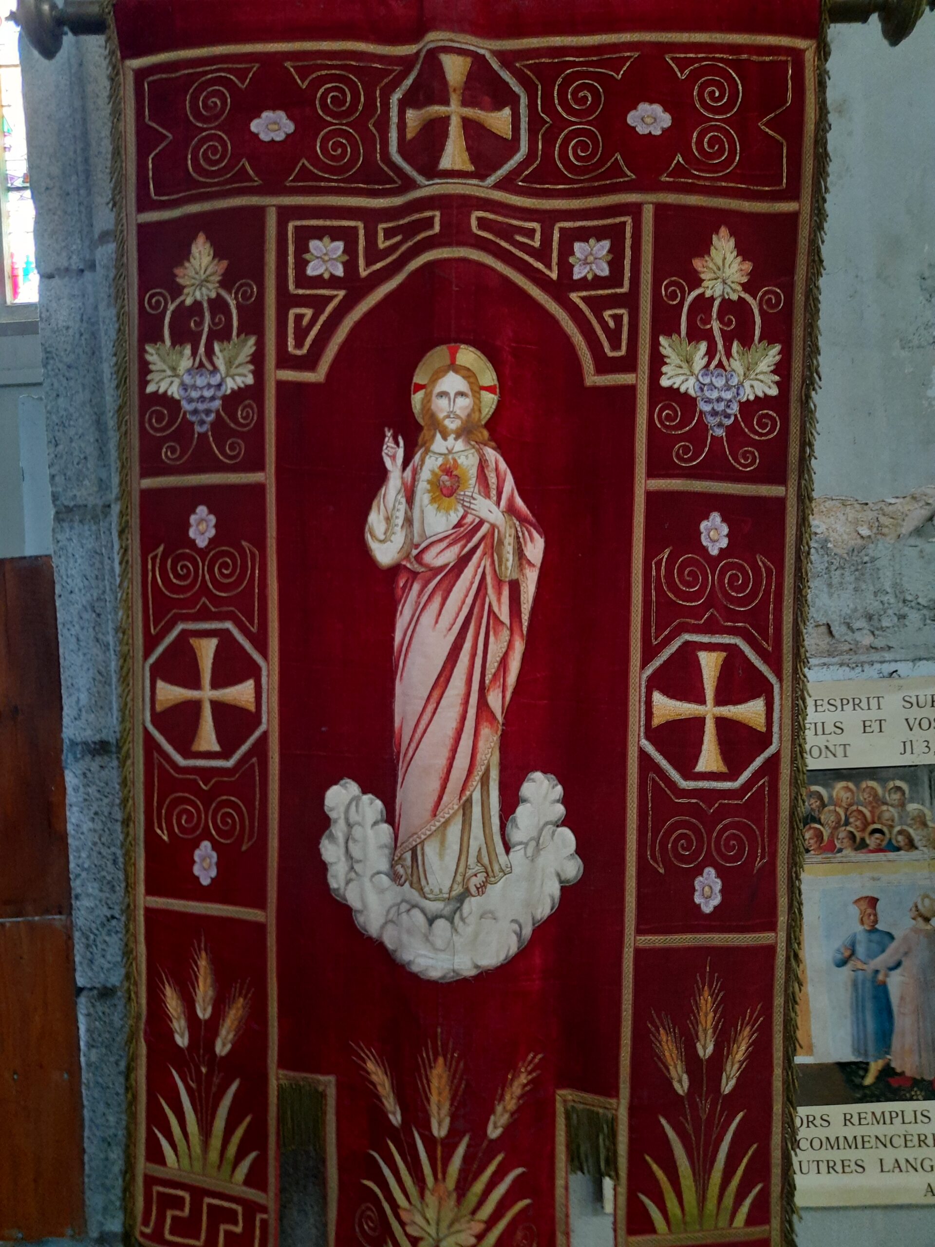 Banner für Pardons in der Kirche von Plouescat