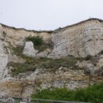Gesteinsschichten in Etretat