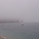Die ber&uuml;hmten Felsen von Etretat im Nebel
