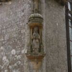 Figur an der Chapelle de Kerfons