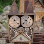 Insektenhotel im Garten von La Roche Jagu